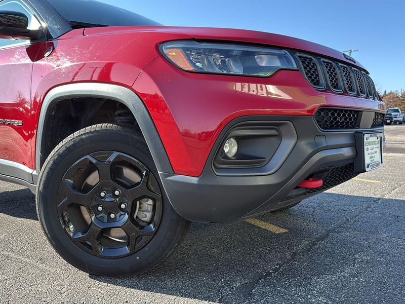 2023 Jeep Compass Trailhawk photo 2