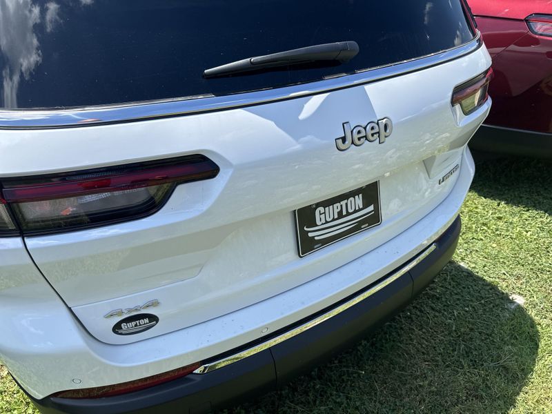 New 2025 Jeep Grand Cherokee L Limited 4x4Image 8