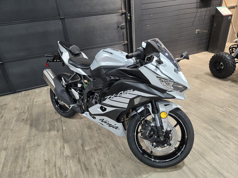 2025 Kawasaki NINJA ZX4RR ABS METALLIC MATTE WHITISH SILVER AND METALLIC FLAT SPARK BLACK Image 1