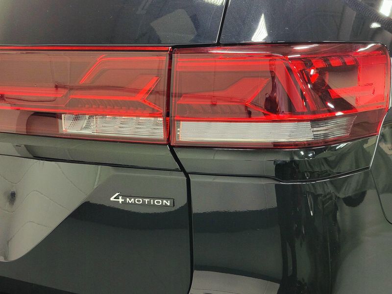 Used 2025 Volkswagen Atlas AWD Peak Edition w/SunroofImage 5