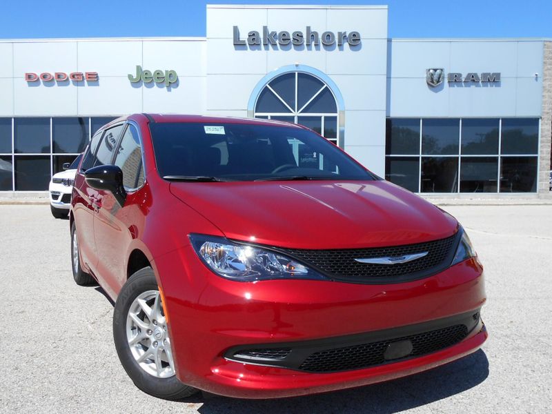 New 2025 Chrysler Voyager LxImage 2