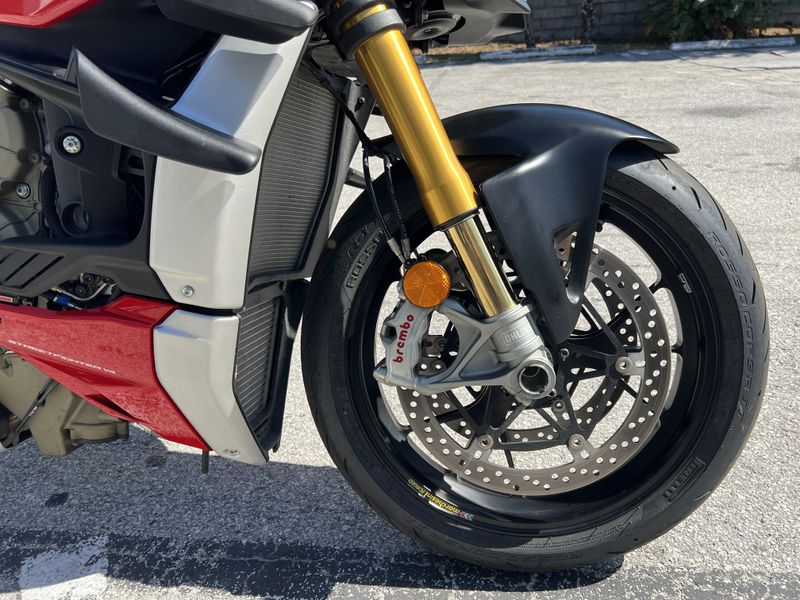 2022 Ducati Streetfighter V4 S 