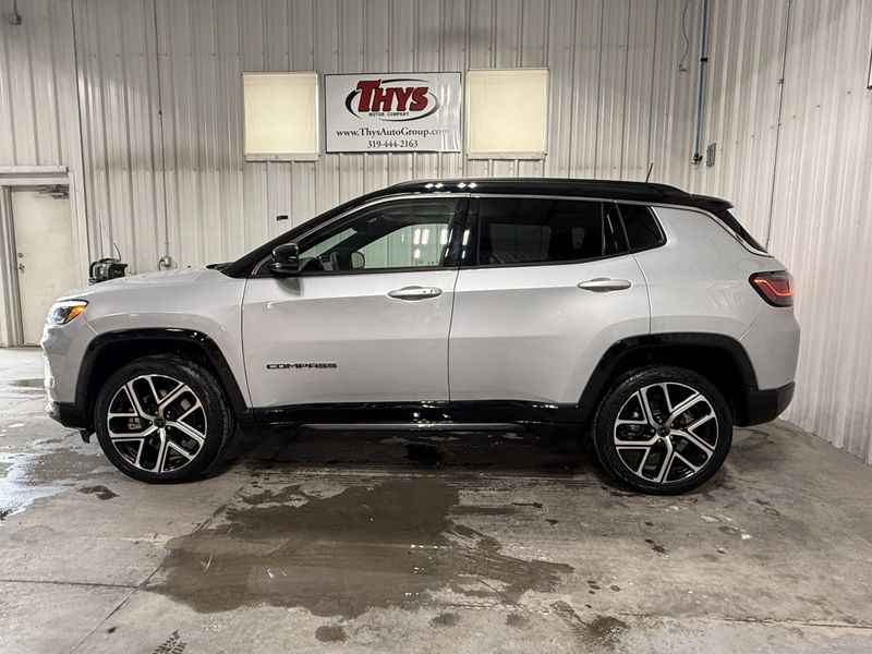 Used 2025 Jeep Compass LimitedImage 15