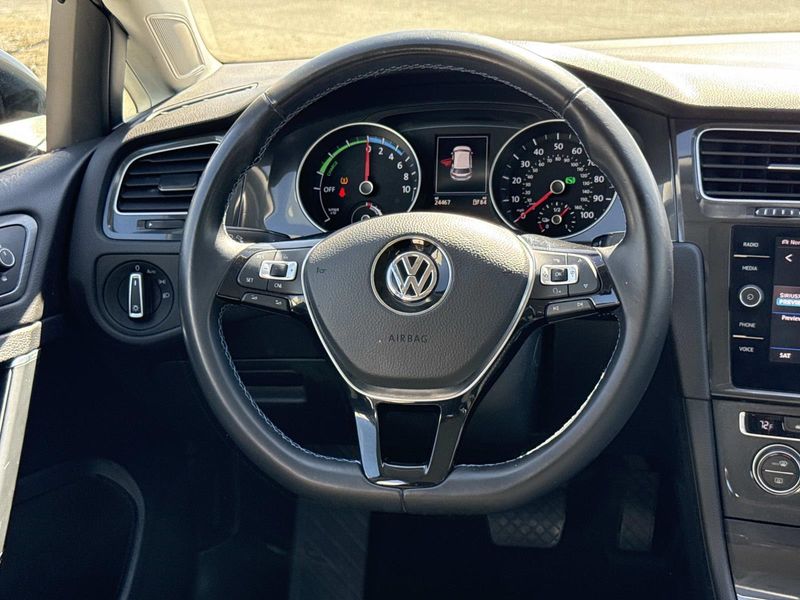 Used 2018 Volkswagen e-Golf 4-Door SE