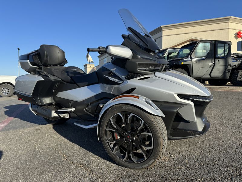 2023 Can-Am SPYDER RT LIMITED HYPER SILVER PLATINUMImage 2