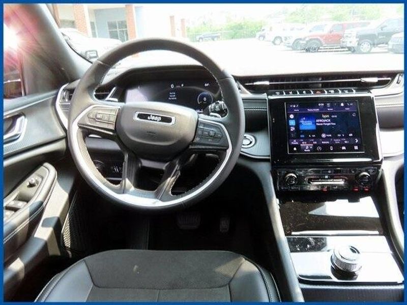 2025 Jeep Grand Cherokee Image 11