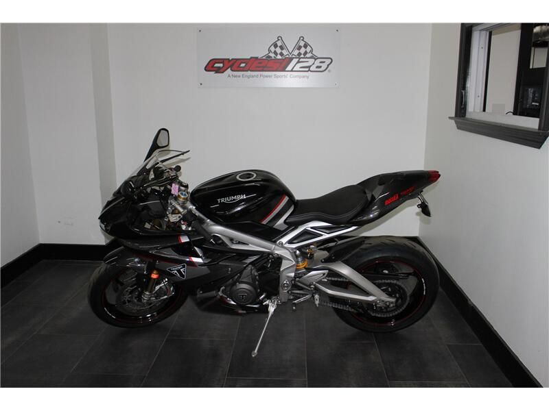 Used 2020 Triumph DAYTONA MOTO2 765 Image 4