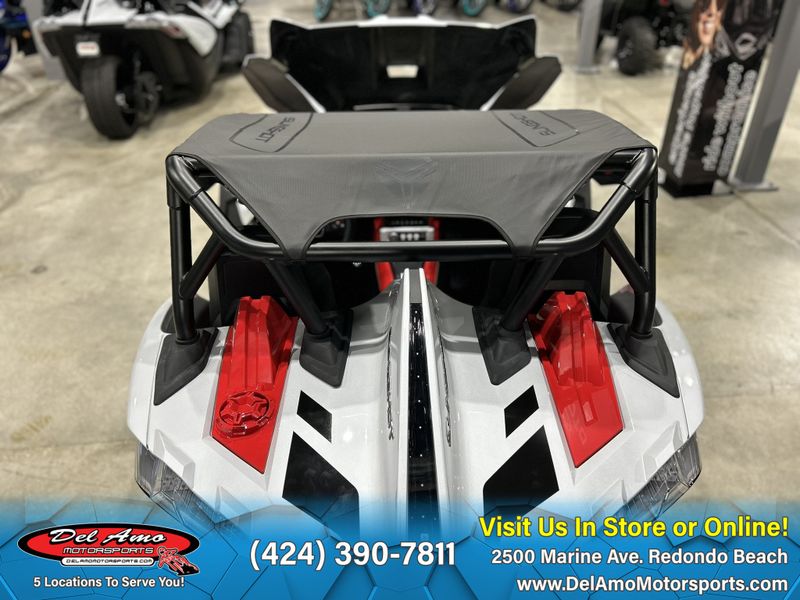 2024 Polaris SLINGSHOT ROUSH EDITION AUTODRIVEImage 32