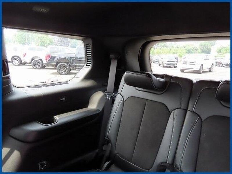 Used 2022 Jeep Grand Cherokee L AltitudeImage 11