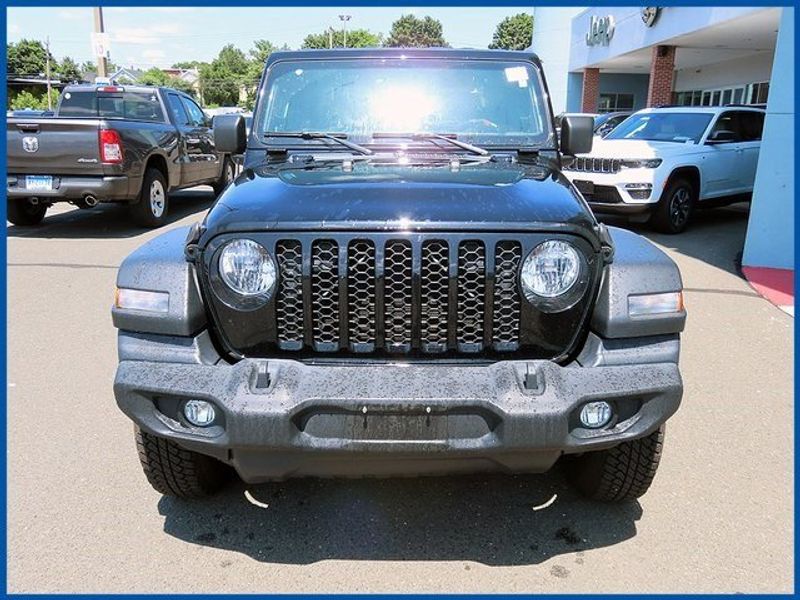 2020 Jeep Gladiator SportImage 3