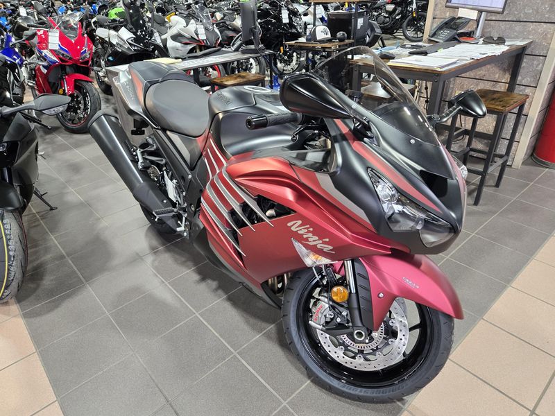 2025 Kawasaki NINJA ZX14R ABS METALLIC MATTE SOVEREIGN RED AND METALLIC FLAT SPARK BLACK AND METALLIC MATTE GRAPHITE GRAY Image 1