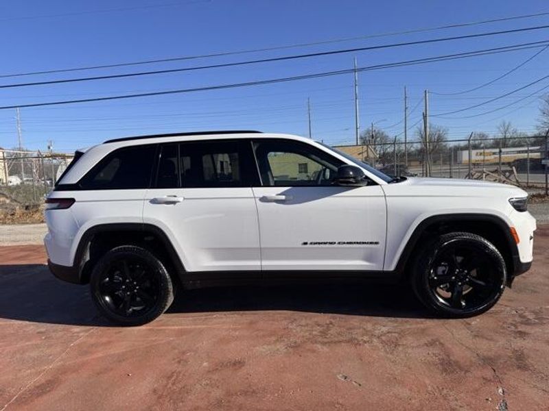 New 2025 Jeep Grand Cherokee Limited 4x4Image 4