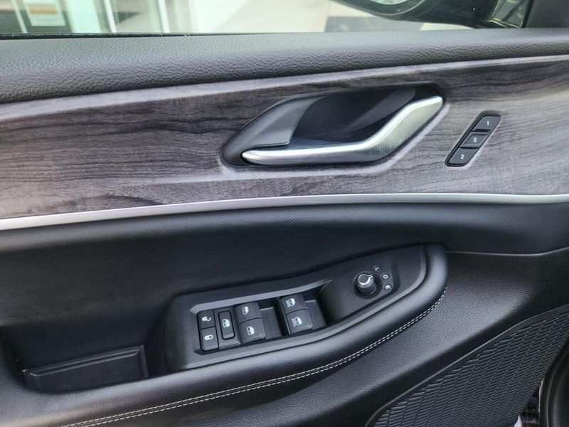 Used 2024 Jeep Grand Cherokee L Limited