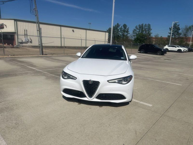 Used 2019 Alfa Romeo Giulia TiImage 2