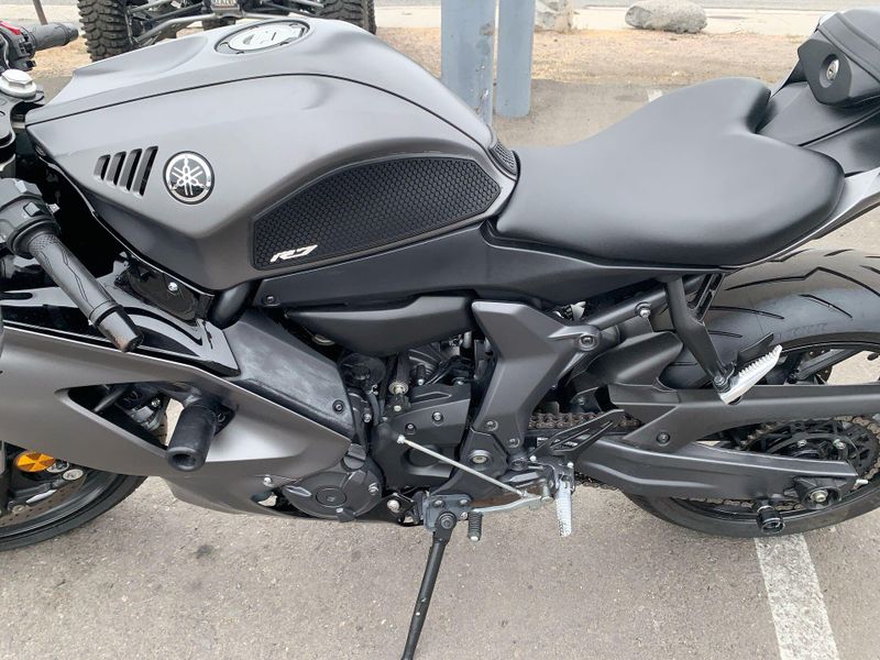 Used 2024 Yamaha YZF-R7 Image 17
