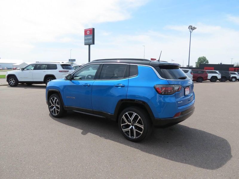 Used 2024 Jeep Compass Limited 4x4 4dr SUVImage 9