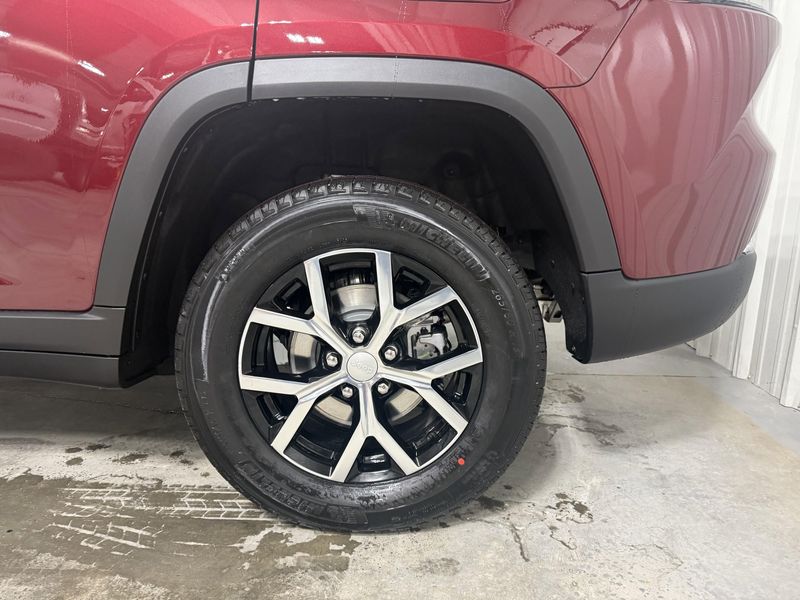 New 2025 Jeep Grand Cherokee Limited 4x4Image 16