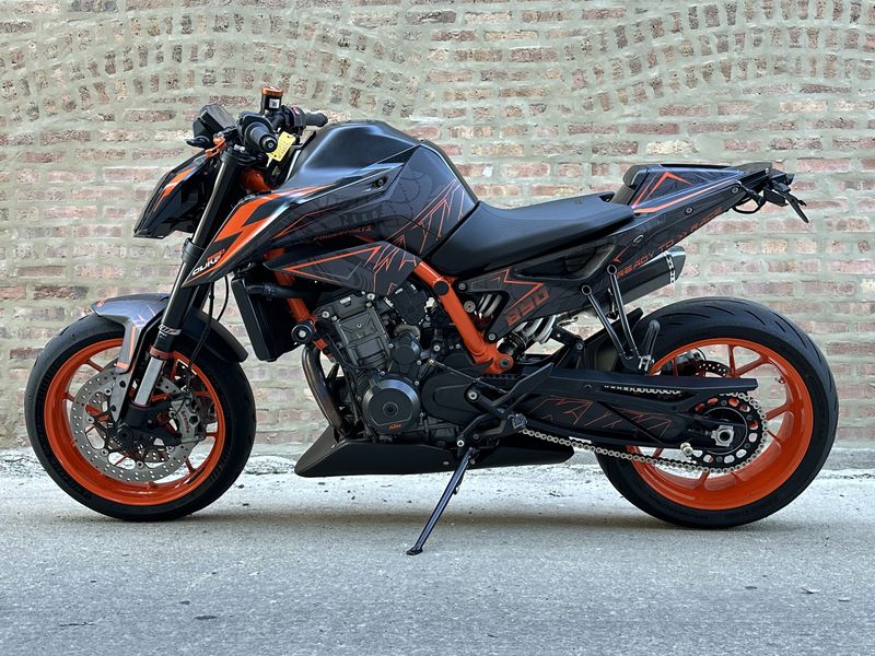 2022 KTM 890 DUKE R  Image 2