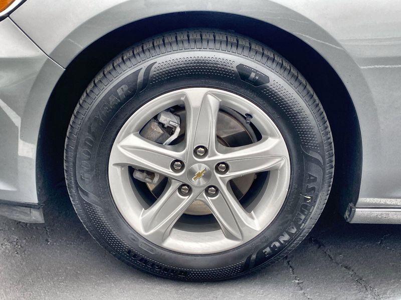 Used 2023 Chevrolet Malibu LSImage 31