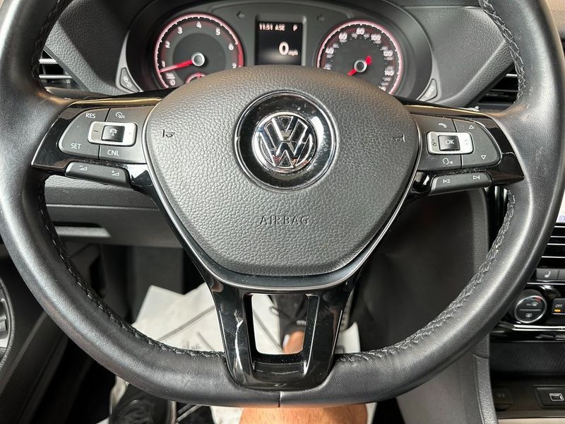 2021 Volkswagen Passat 2.0T R-LineImage 3