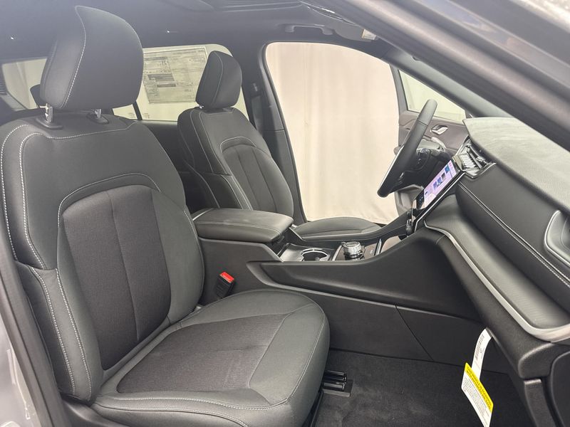 New 2027 Jeep Grand Cherokee L Laredo X 4x4Image 16