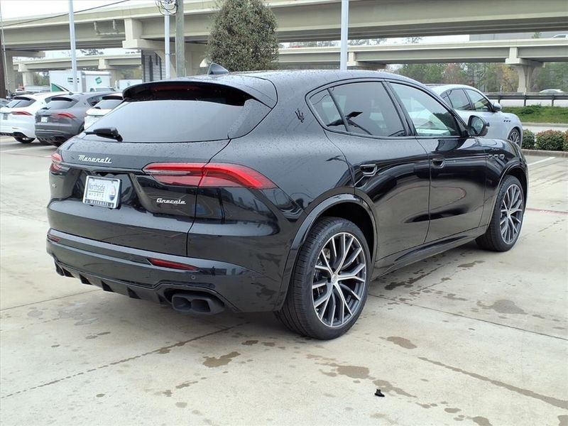 New 2026 Maserati Grecale ModenaImage 7