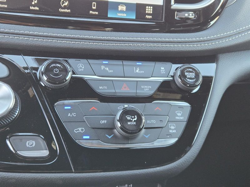New 2026 Chrysler Pacifica Select FWD