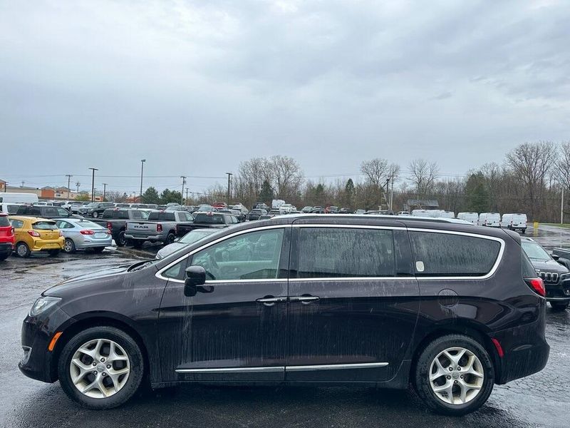 2017 Chrysler Pacifica Touring L PlusImage 10