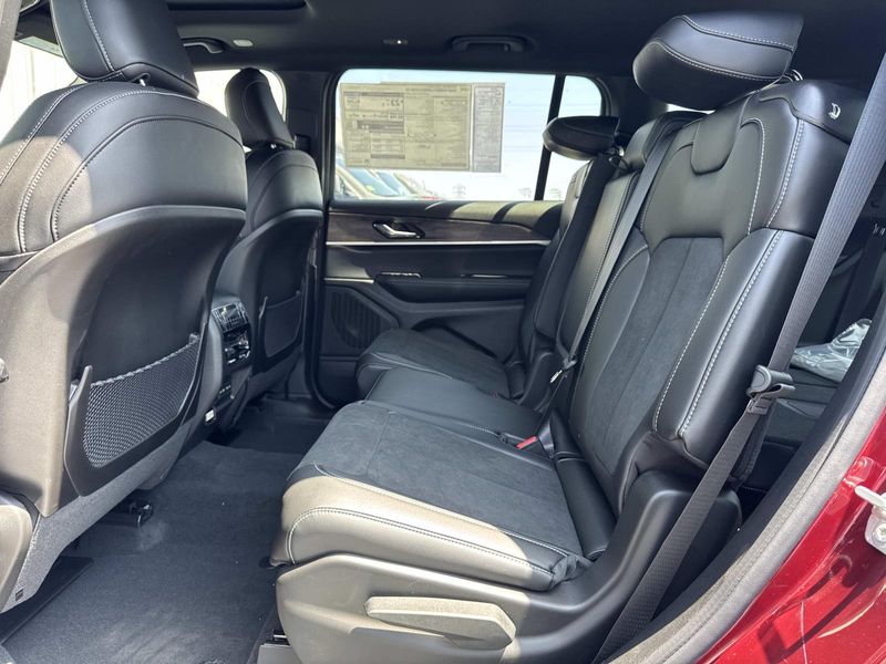 New 2026 Jeep Grand Cherokee L Laredo Altitude 4x2
