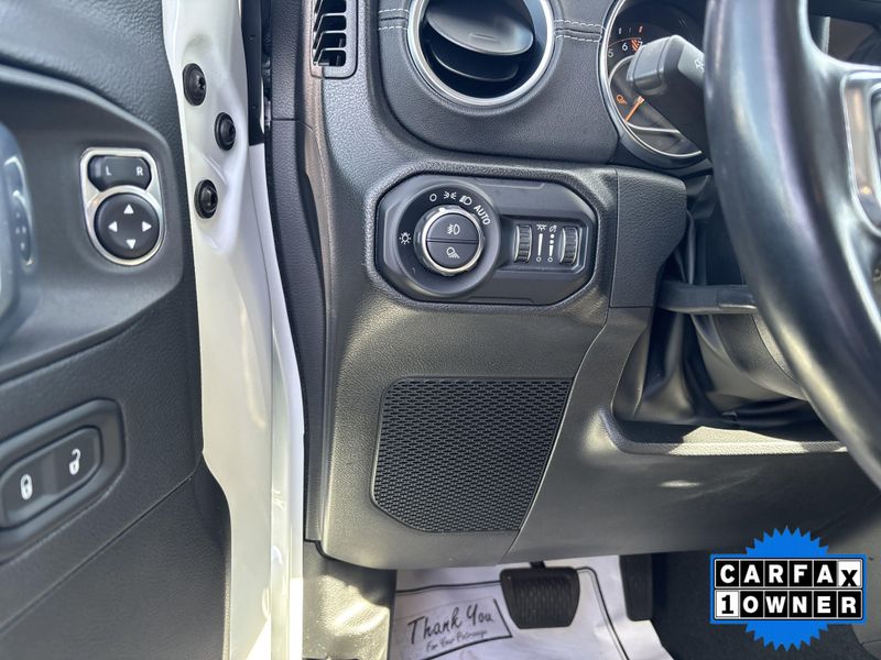 Used 2022 Jeep Gladiator OverlandImage 27