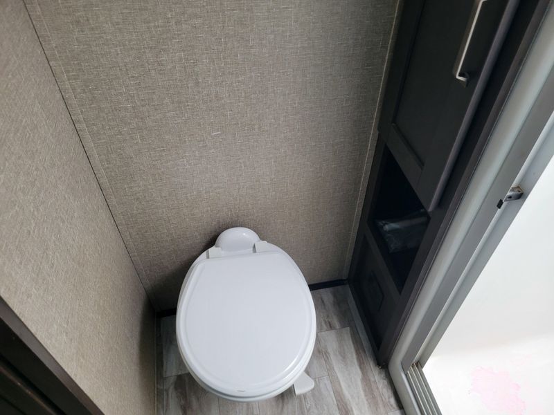 Used 2021 GRAND DESIGN M-320MKS Image 22