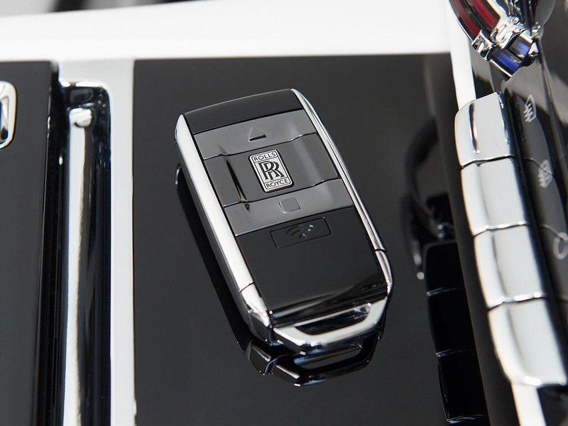 New 2026 Rolls-Royce Spectre Image 17