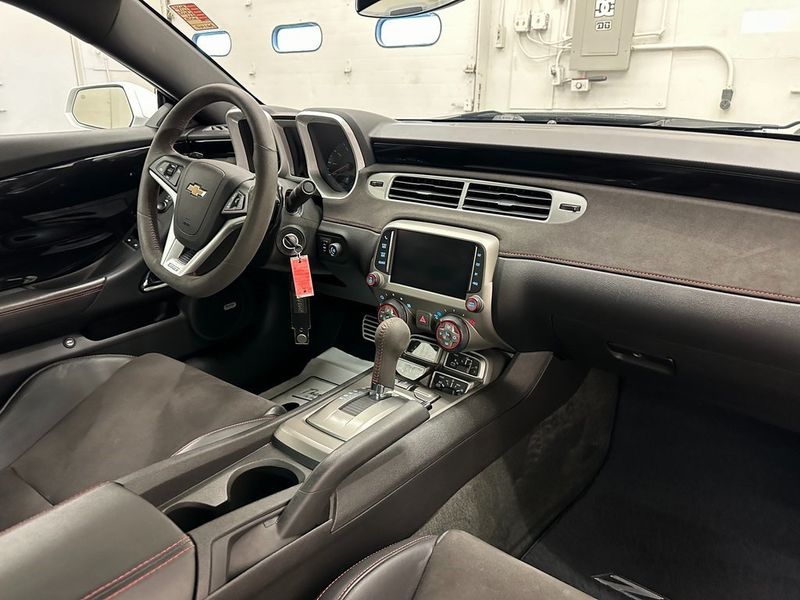 2015 Chevrolet Camaro ZL1Image 29