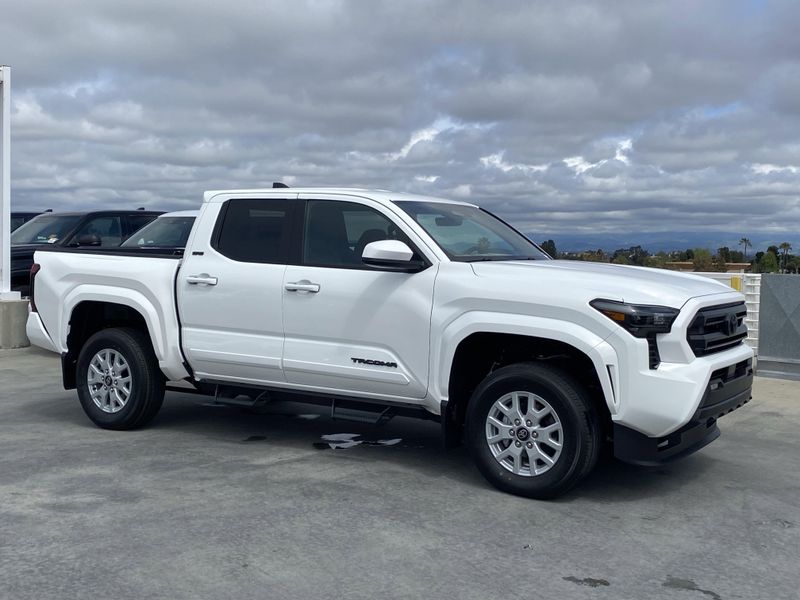 2025 Toyota Tacoma SR5Image 2