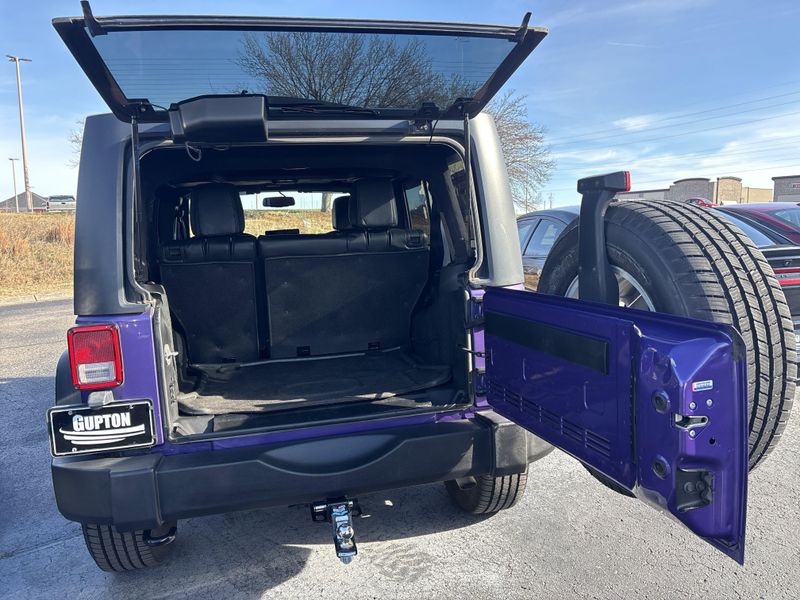 Used 2017 Jeep Wrangler Unlimited SportImage 9