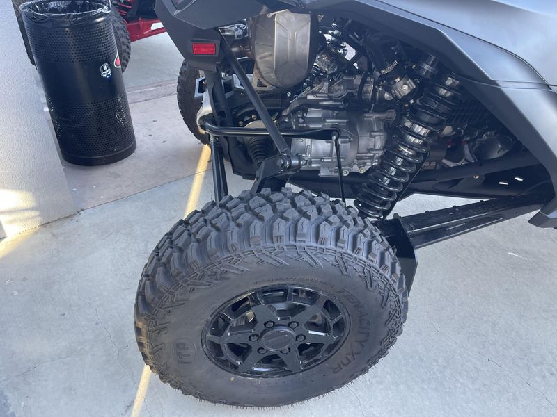 2025 Can-Am MAVERICK R MAX X 999T DCT Image 14