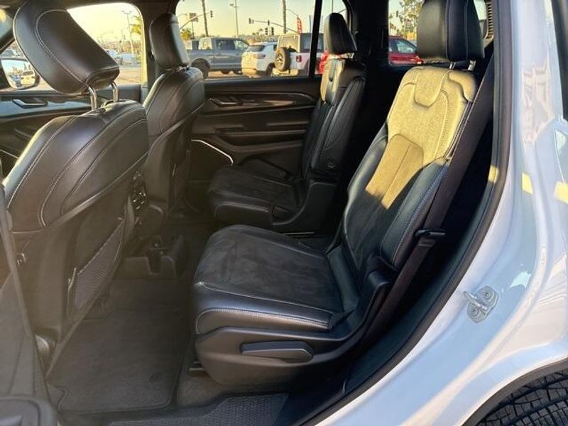 Used 2021 Jeep Grand Cherokee L AltitudeImage 9