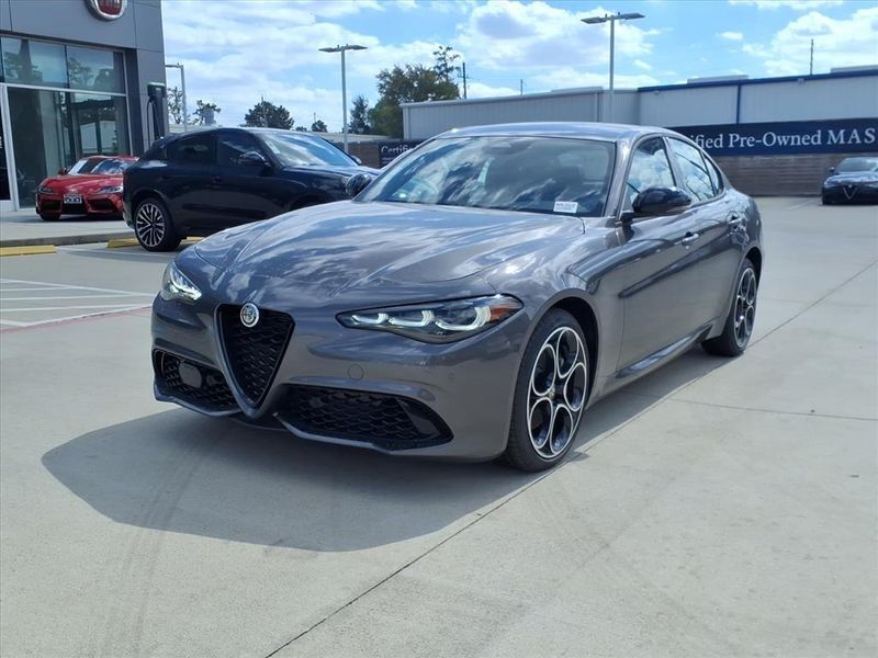 New 2025 Alfa Romeo Giulia AWDImage 2