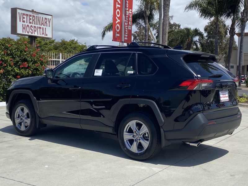 2025 Toyota RAV4 XLEImage 5