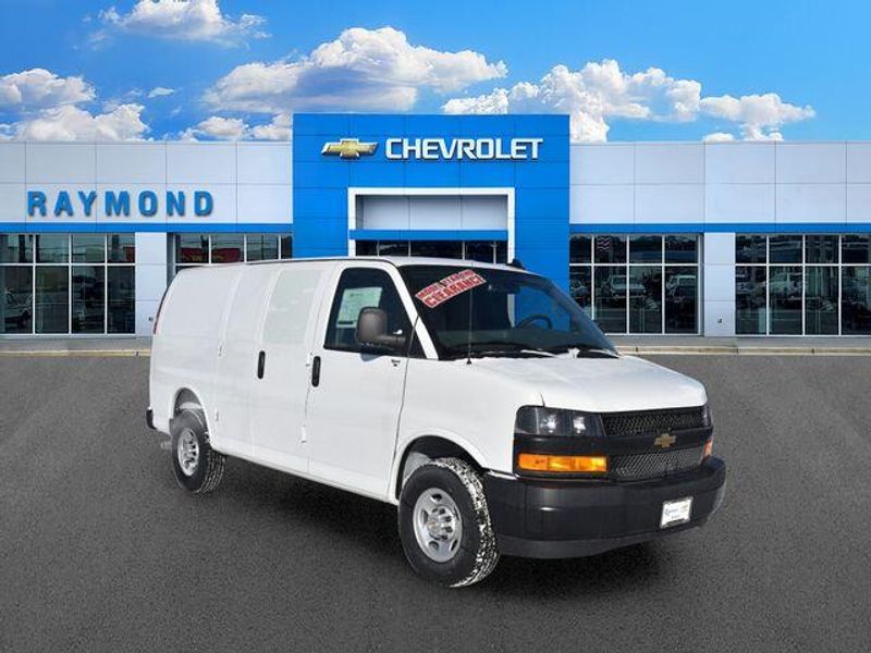 New 2025 Chevrolet Express 2500 Work VanImage 1