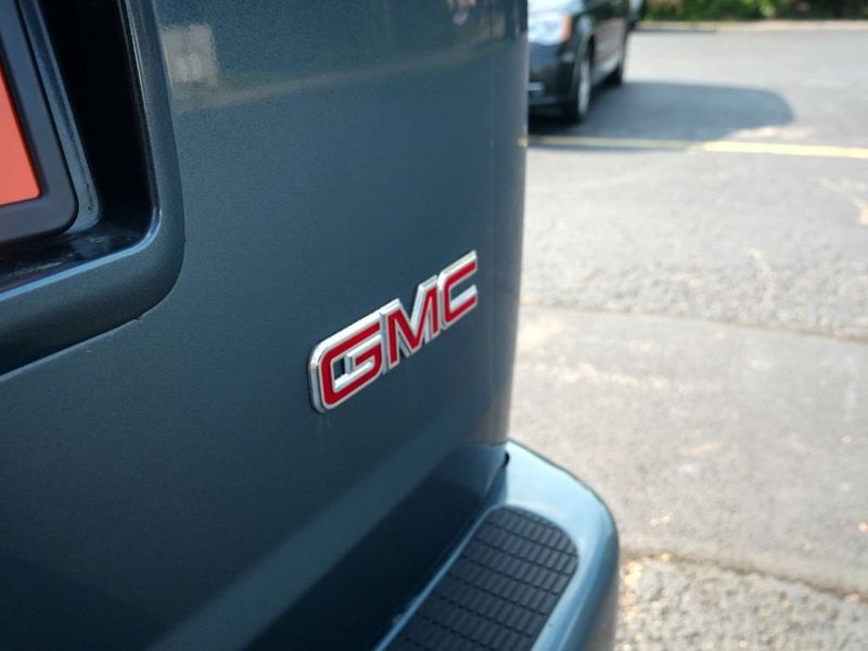 2017 GMC Savana 2500 Image 15