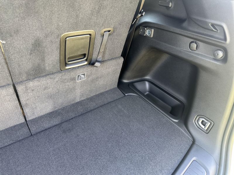 New 2025 Jeep Grand Cherokee L Limited 4x4Image 16