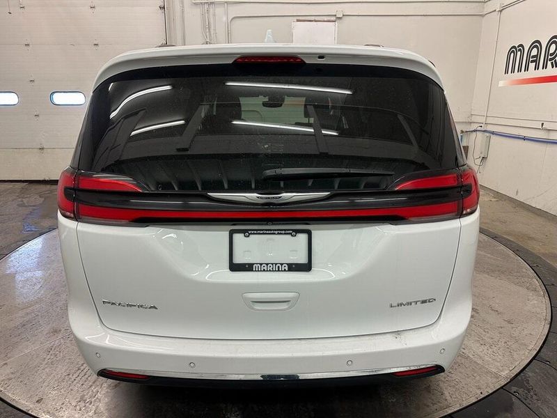 2022 Chrysler Pacifica LimitedImage 15