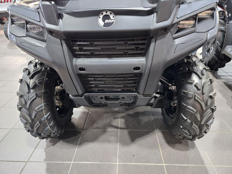 2025 Can-Am OULANDER 700 GRANITE GRAY Image 10
