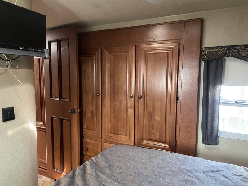 2016 NORTHWOOD ARCTIC FOX 32-A Image 19