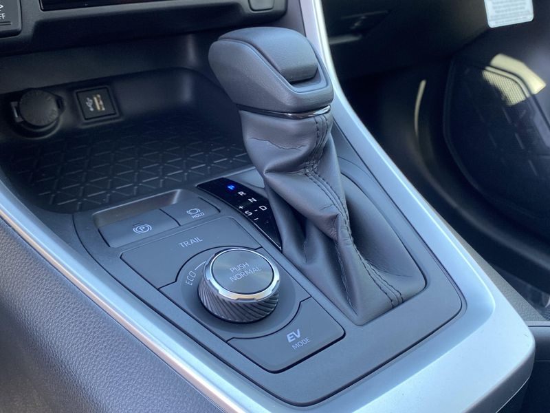 New 2025 Toyota RAV4 Hybrid LEImage 18
