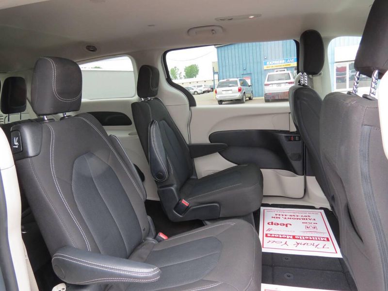 2023 Chrysler Voyager LX 4dr Mini VanImage 26