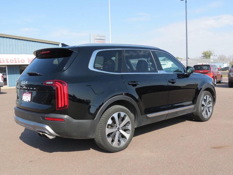 Used 2022 Kia Telluride EX AWD 4dr SUVImage 2