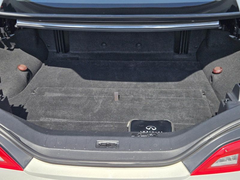 Used 2011 INFINITI G37 2dr Base