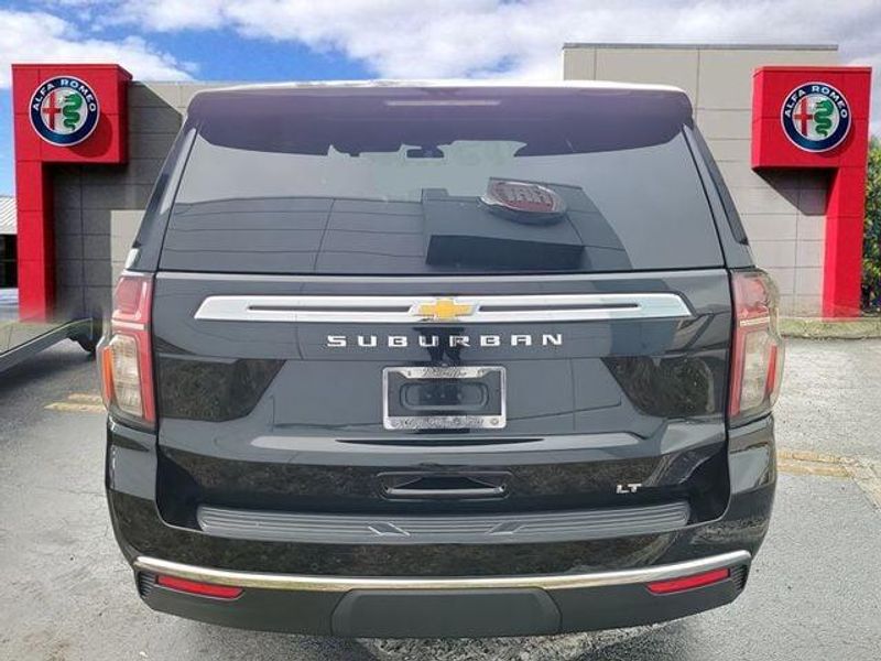 2021 Chevrolet Suburban LT photo 4